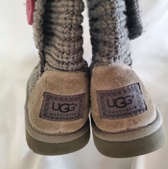 UGG girls  Youth size 2. Cardyll.  Gray knit with colorful buttons. - Picture 5 of 6